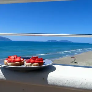 on-the-beach-stylish-apartment-with-free-p.albaniahotels.org/